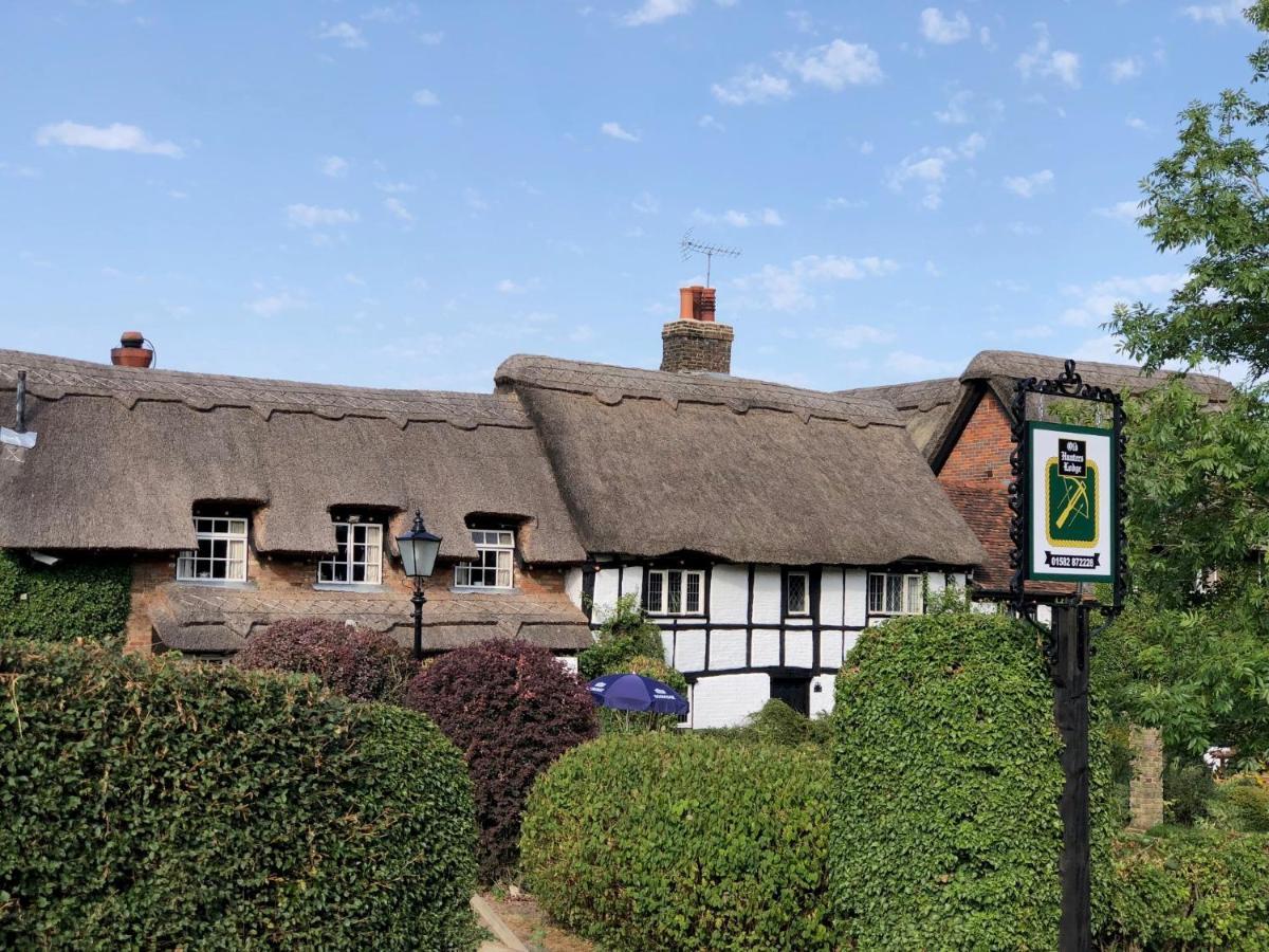 Old Hunters Lodge Whipsnade Limited Kültér fotó
